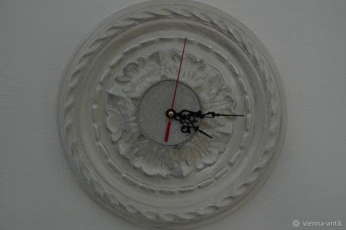 Настенные часы из потолочной розетки