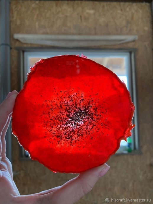 Сервировочная доска и подставки под бокалы в технике ResinArt с инкрустацией стразами