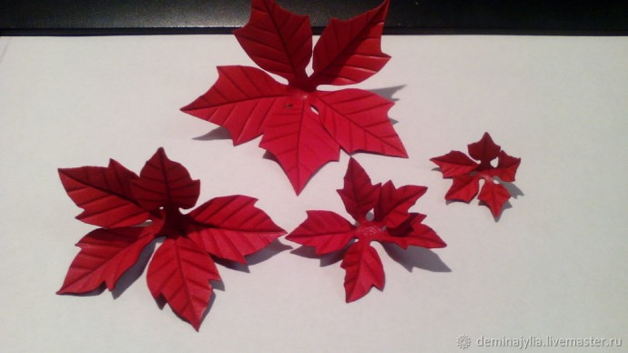 Брошь из кожи