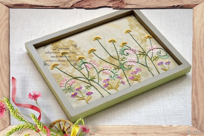 Украшение шкатулки тканью, окрашенной полевыми травами