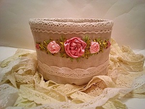 Шьем текстильную корзиночку из льна с вышивкой лентами