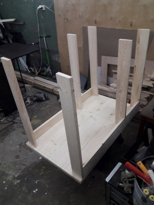 Самодельный письменный стол в детскую