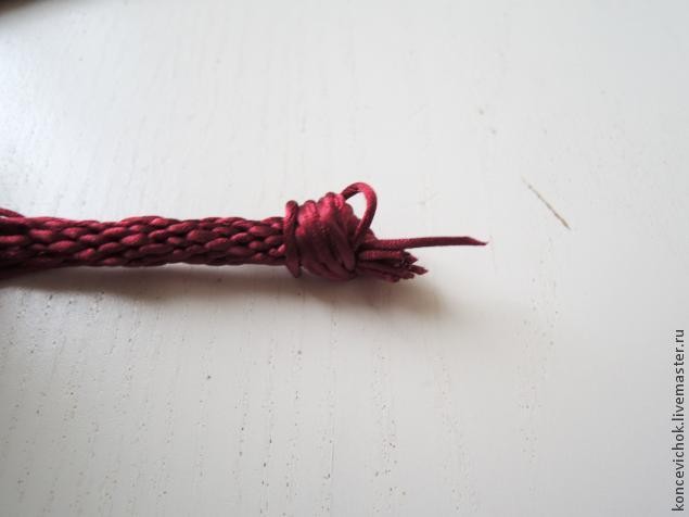 Браслет-коса из шнуров кумихимо