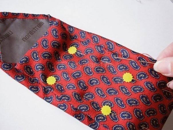 Чехол для очков из галстука