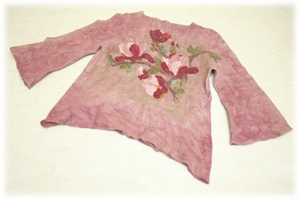 Декорируем изделия из войлока шелковыми лоскутами