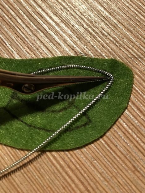 Брошь из бисера на фетре: стрекоза