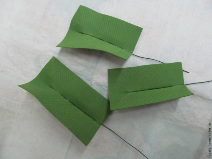 Создаем нежную веточку мимозы