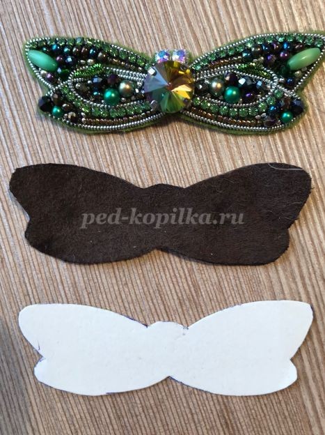Брошь из бисера на фетре: стрекоза