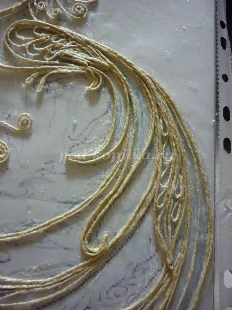 Панно из джутового шпагата в виде павлина