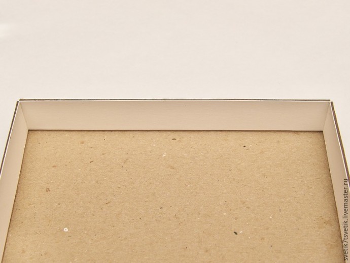 Оформляем часы с объемной вышивкой в багет под стекло