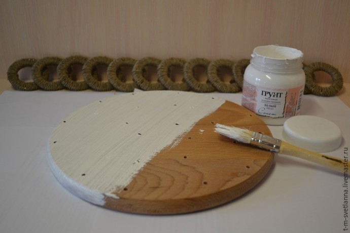 Подставка для яиц из разделочной доски и мебельных ручек