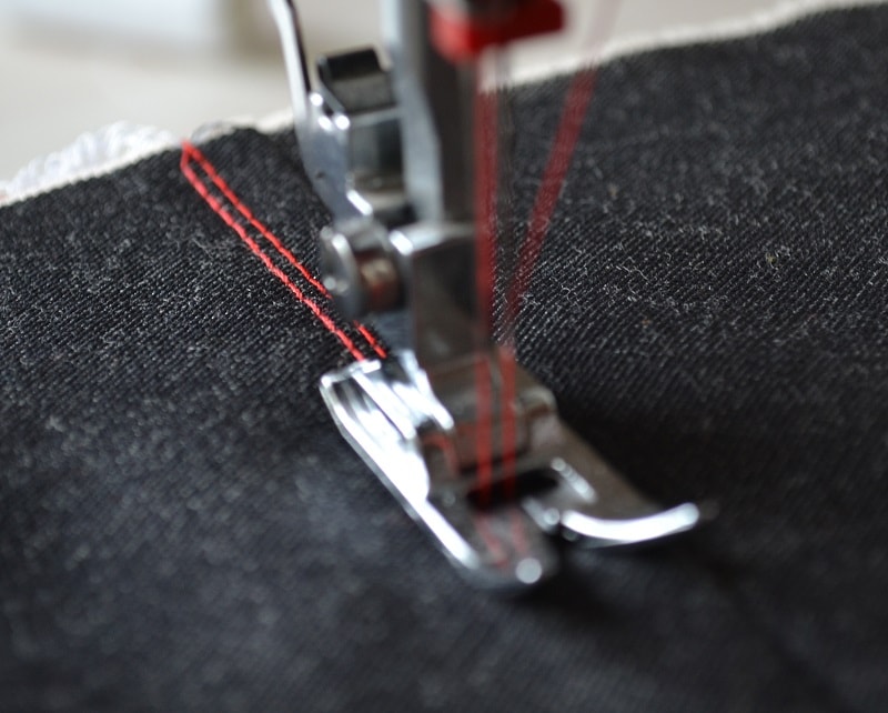 Как шить двойной иглой на швейной машинке