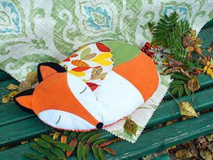 Подушка-игрушка в виде лисички