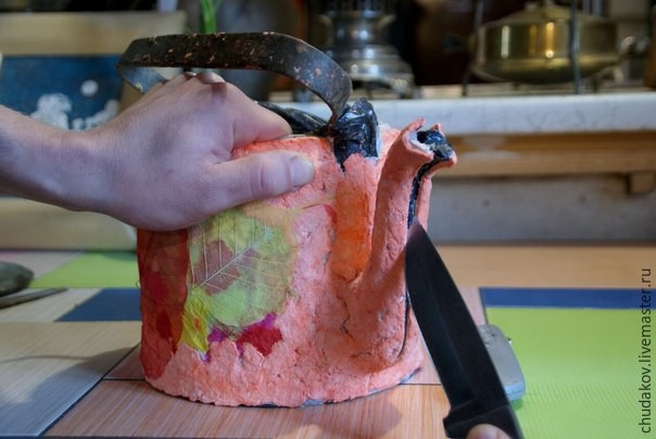 Необычный чайник-светильник из папье-маше