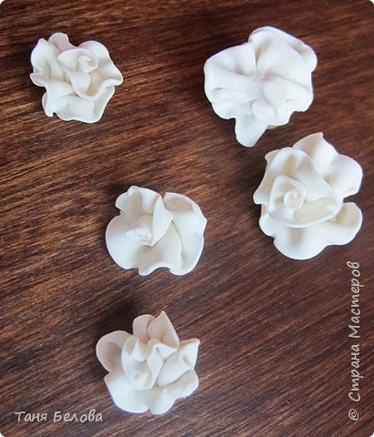 Украшение вазы лепниной из полимерной глины