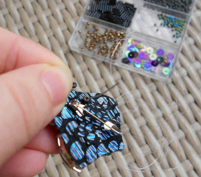 Брошь в виде мухи