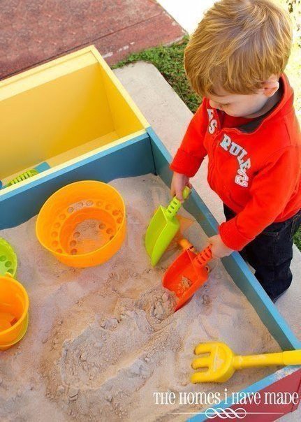 Песочница из старого шкафа