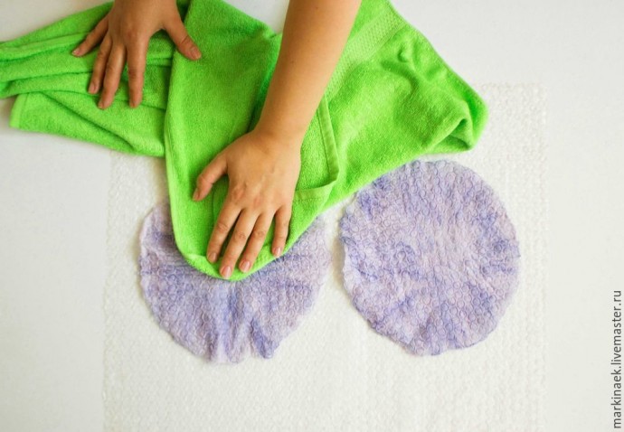 Валяем брошь-цветок в технике "фактурный войлок": часть 3