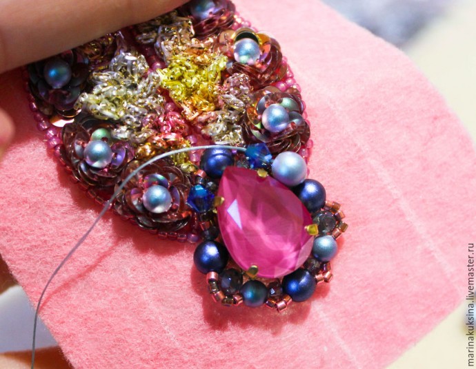 Создаем брошь жучка "Цветочник": часть 3