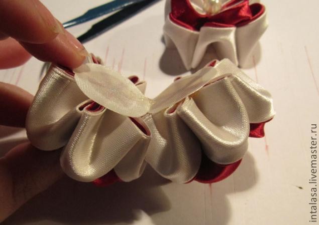Сборка объемного букета в технике канзаши