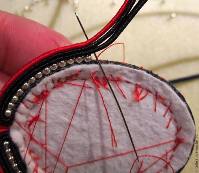 Создаем колье в технике сутажной вышивки: часть 2