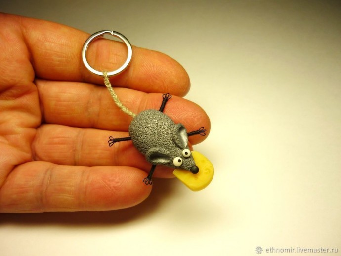 Мастер-класс по изготовлению брелока "Мышь": часть 3