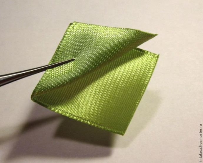 Создаем резиночку для волос в технике канзаши: часть 2