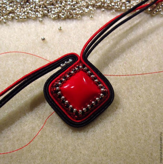 Создаем колье в технике сутажной вышивки: часть 4