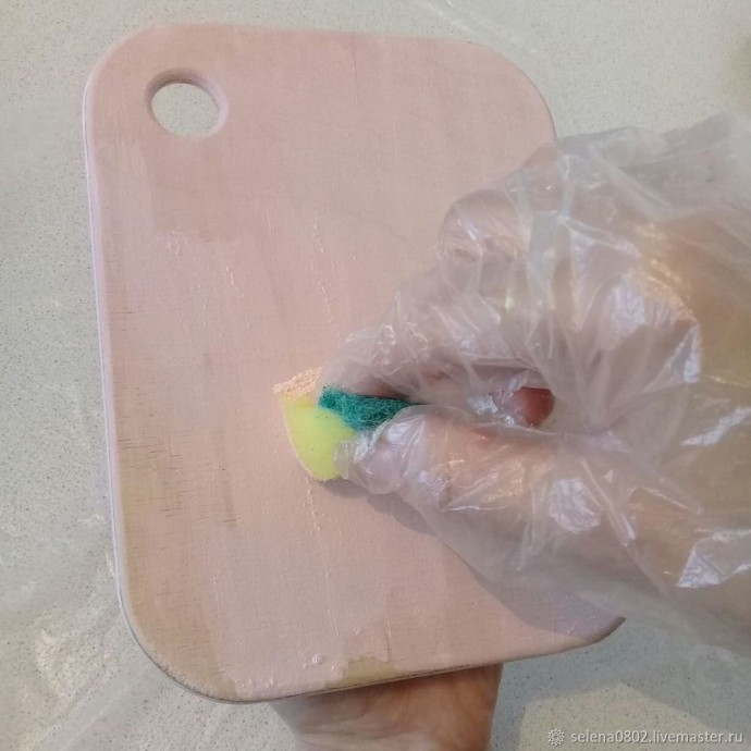 Декорируем разделочную доску в технике декупаж с эффектом кракелюр: часть 1