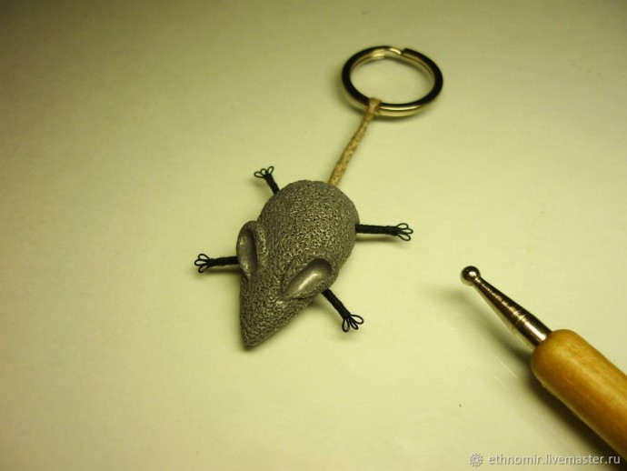 Мастер-класс по изготовлению брелока "Мышь": часть 3