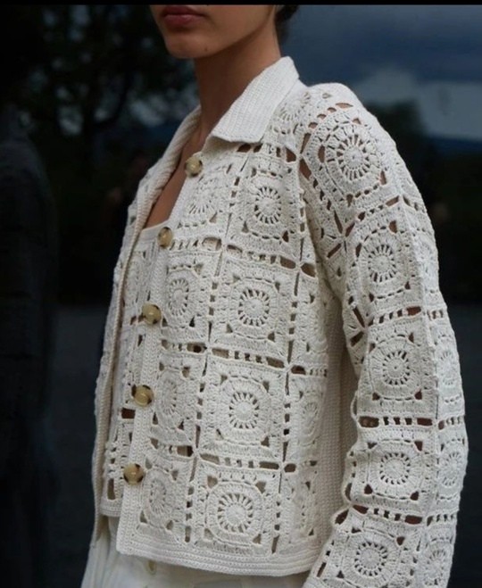 Чудесный жакет и рубашка из мотивов