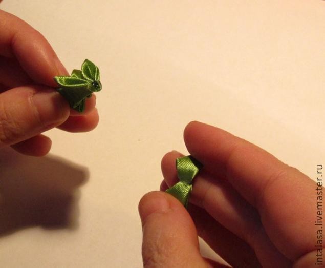 Сборка веточки в технике канзаши