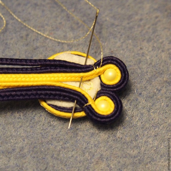 Делаем сережки в технике сутажной вышивки: часть 2