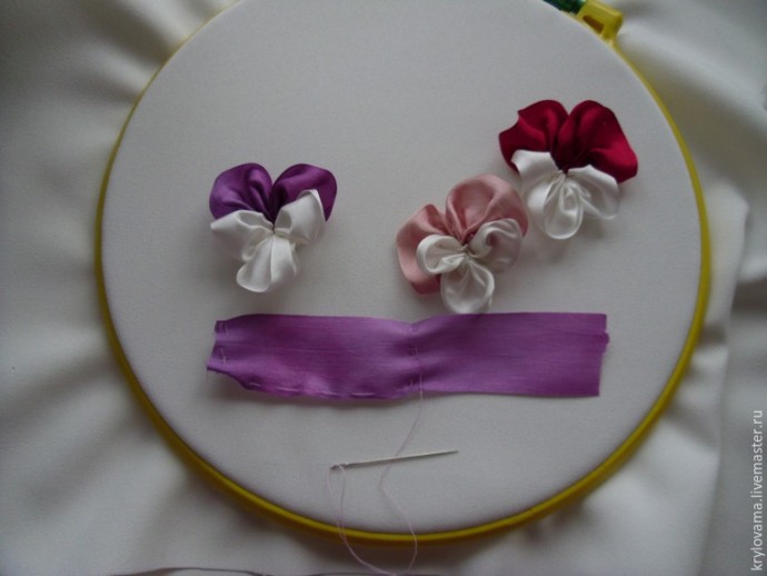 Анютины глазки шелковыми лентами