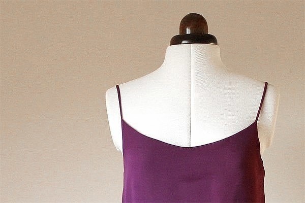 Как вывернуть тонкие бретельки с помощью невидимки