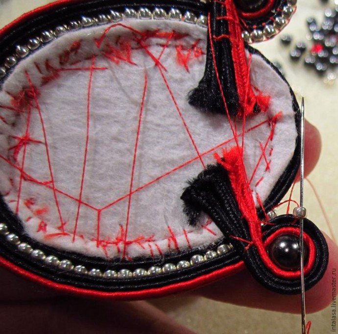 Создаем колье в технике сутажной вышивки: часть 3