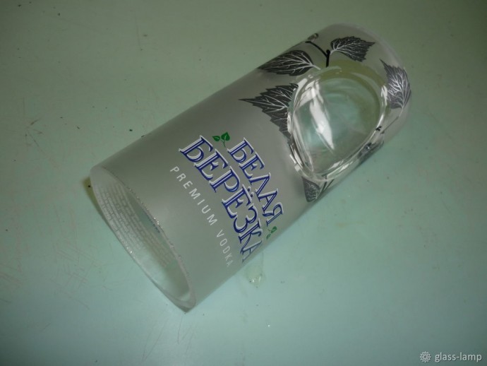 Изготавливаем настольный светильник из стеклянной бутылки: часть 1