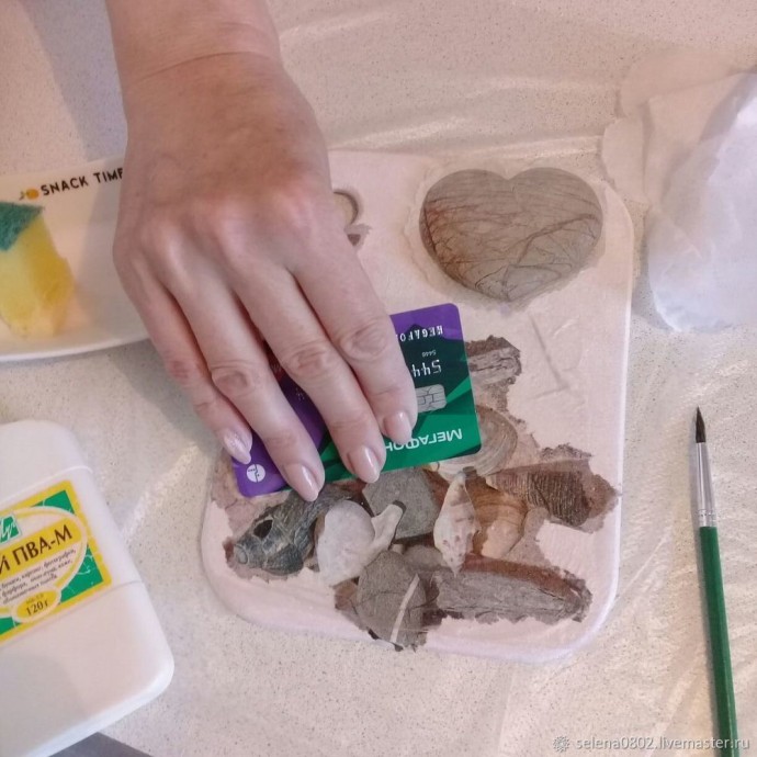 Декорируем разделочную доску в технике декупаж с эффектом кракелюр: часть 2