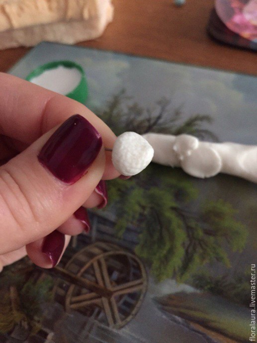 Мастер-класс по лепке сережек "Белые мишки в колпачках": часть 1