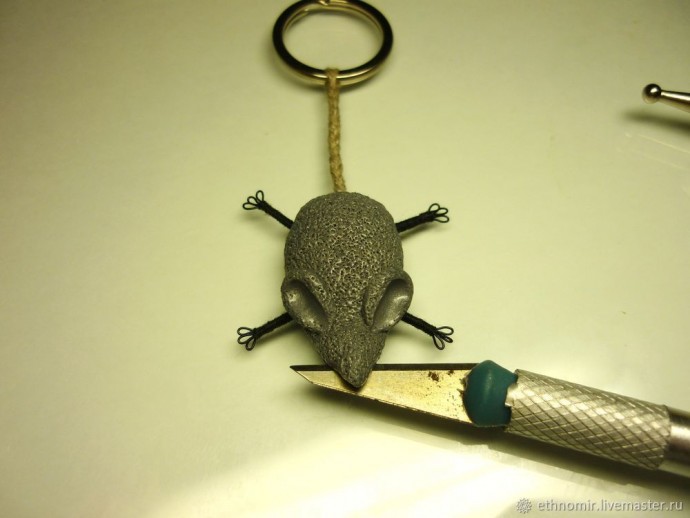 Мастер-класс по изготовлению брелока "Мышь": часть 3