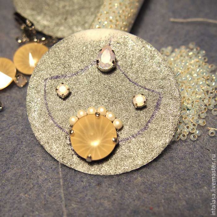 Вышиваем сережки "Лепестки сакуры": часть 1