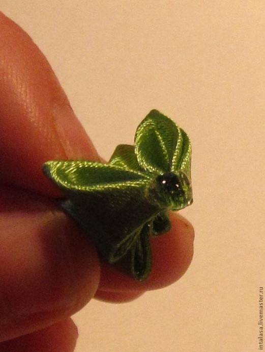 Сборка веточки в технике канзаши