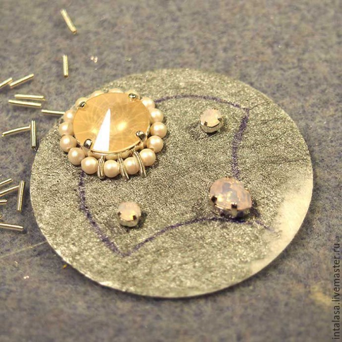 Вышиваем сережки "Лепестки сакуры": часть 1