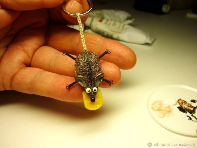 Мастер-класс по изготовлению брелока "Мышь": часть 3