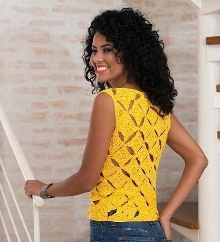 Необычный топ из квадратных ажурных мотивов