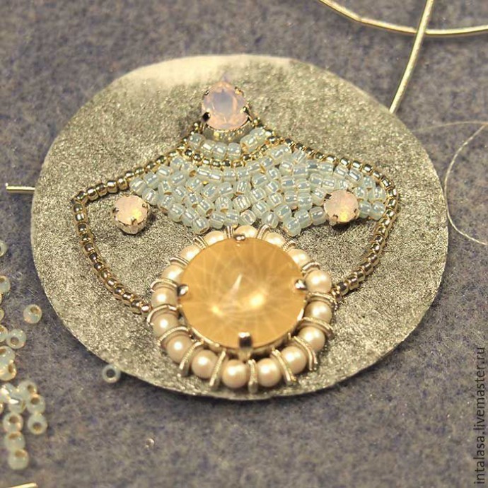 Вышиваем сережки "Лепестки сакуры": часть 1