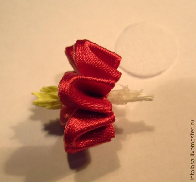 Как воткнуть тычинки в канзаши