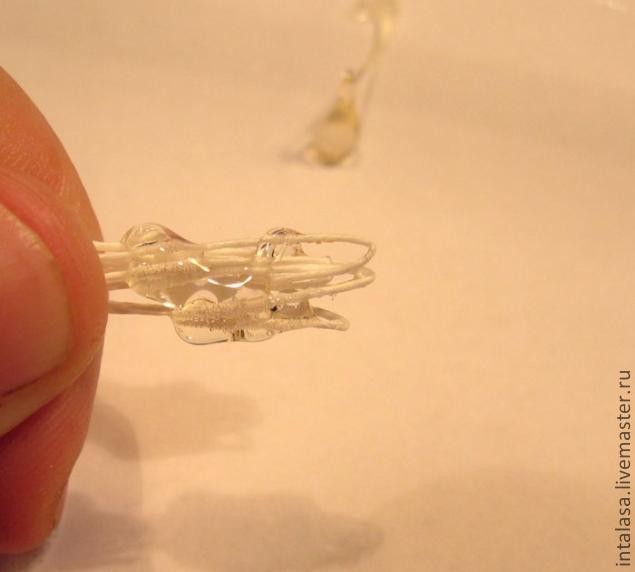 Как воткнуть тычинки в канзаши