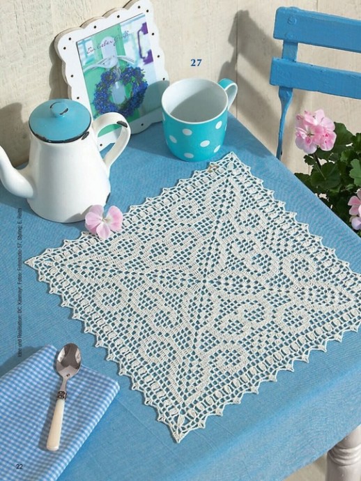 Салфетка и на стол, и на стул в филейной технике крючком