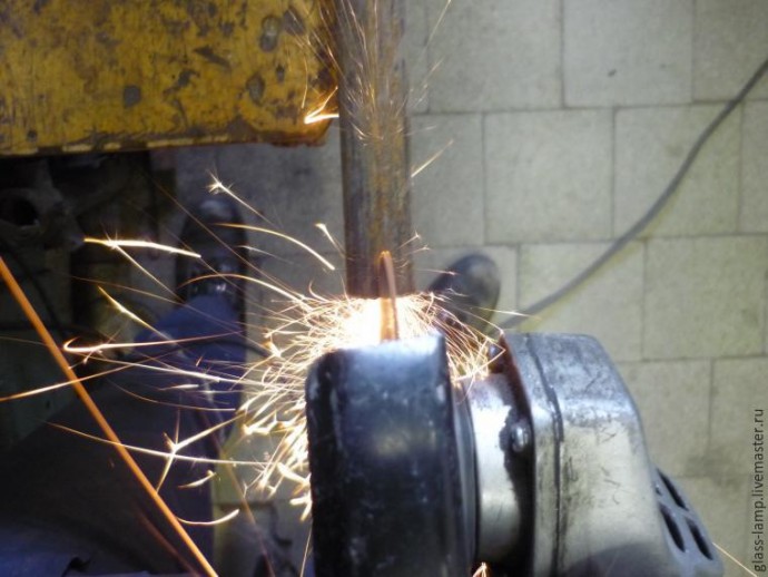 Превращаем ржавую трубу в основание светильника: часть 1